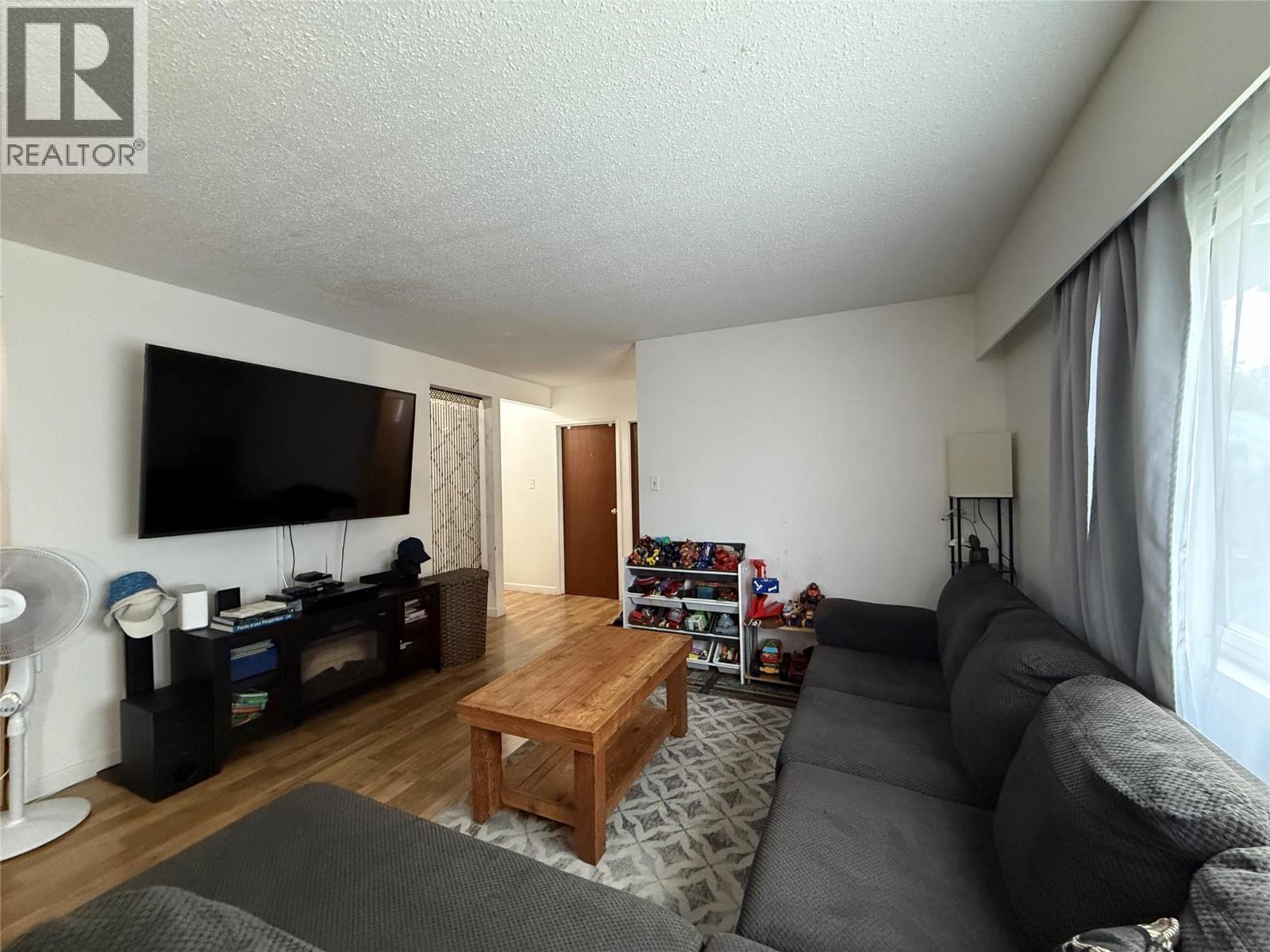 455 Richards Street W - 11
