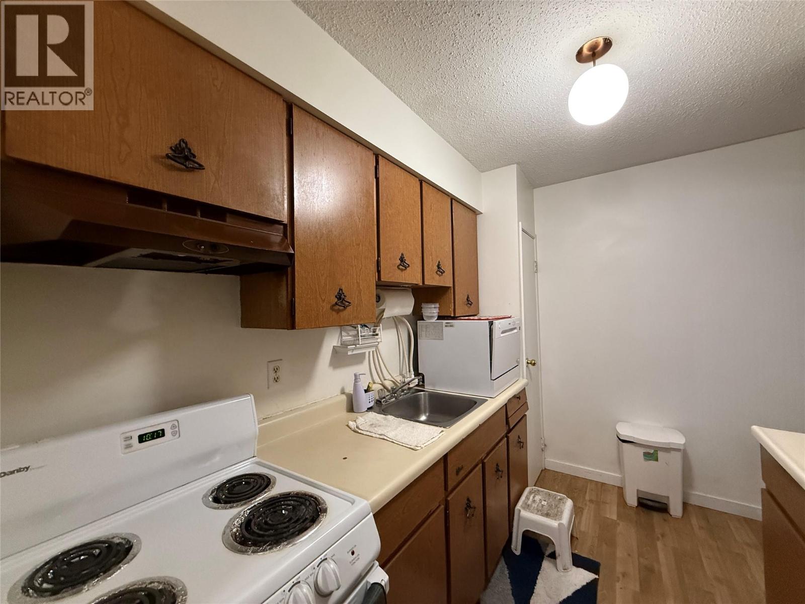 455 Richards Street W - 16