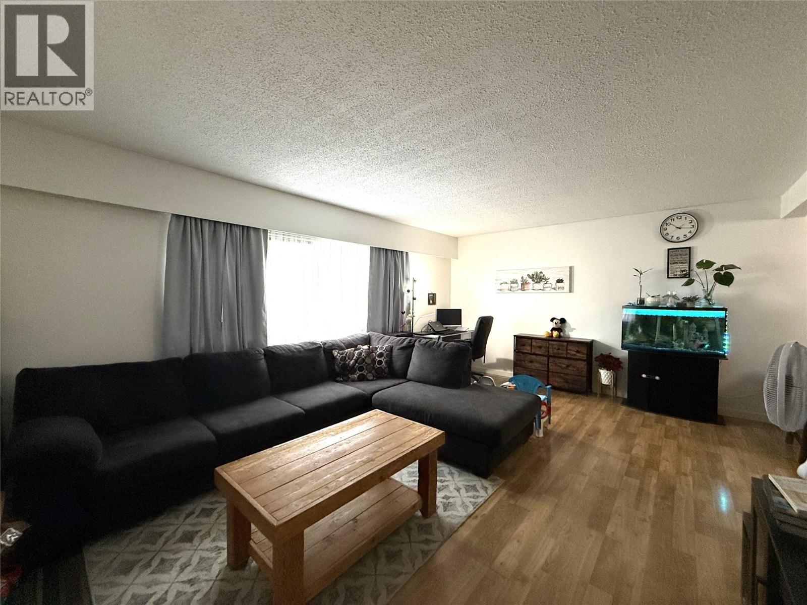 455 Richards Street W - 9
