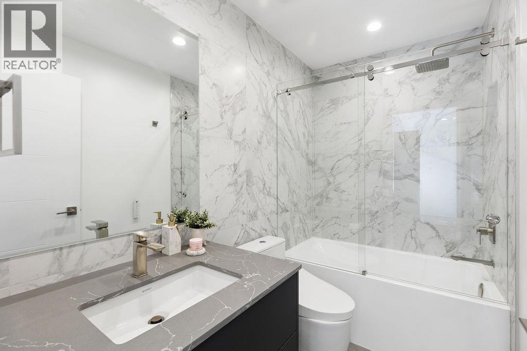 1200 BEDFORD COURT, North Vancouver