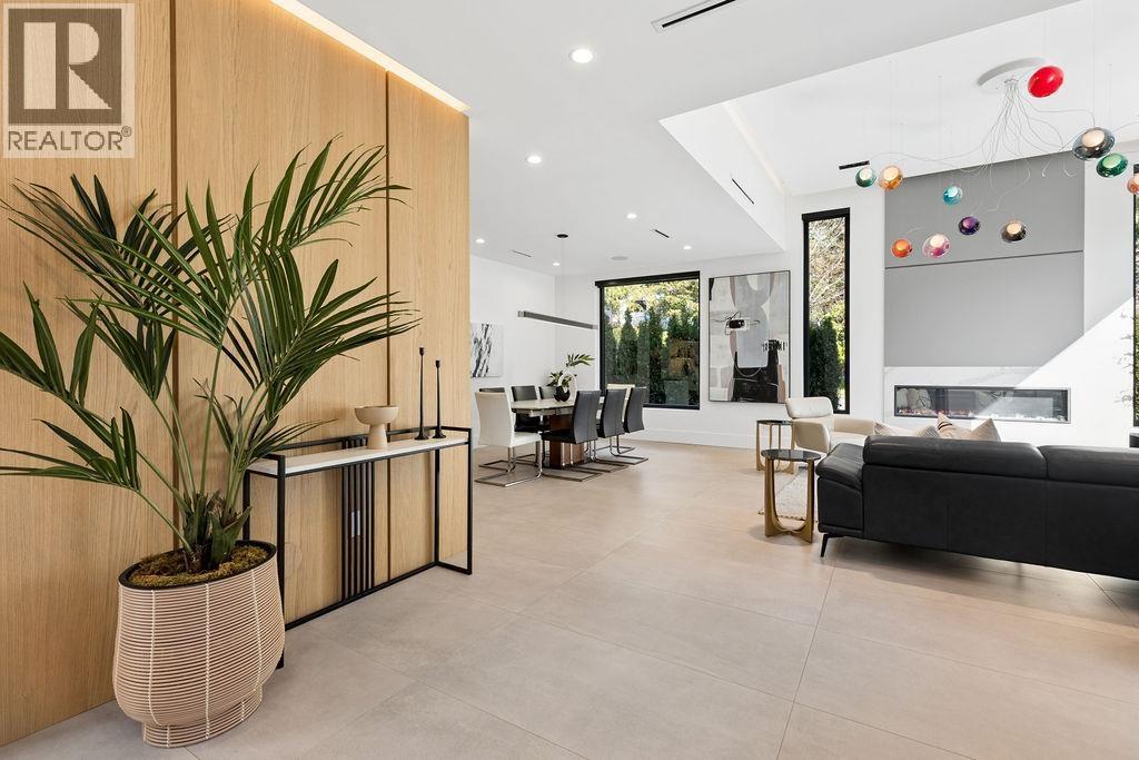 1200 BEDFORD COURT, North Vancouver