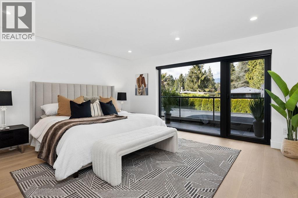 1200 BEDFORD COURT, North Vancouver