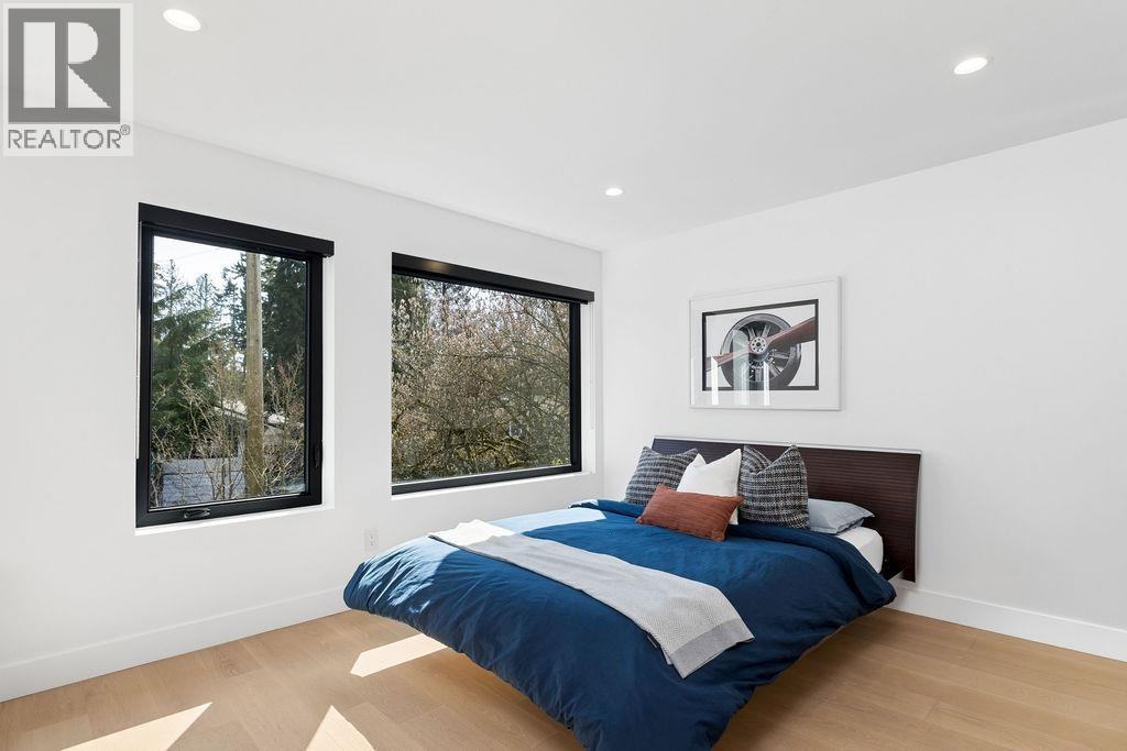 1200 BEDFORD COURT, North Vancouver