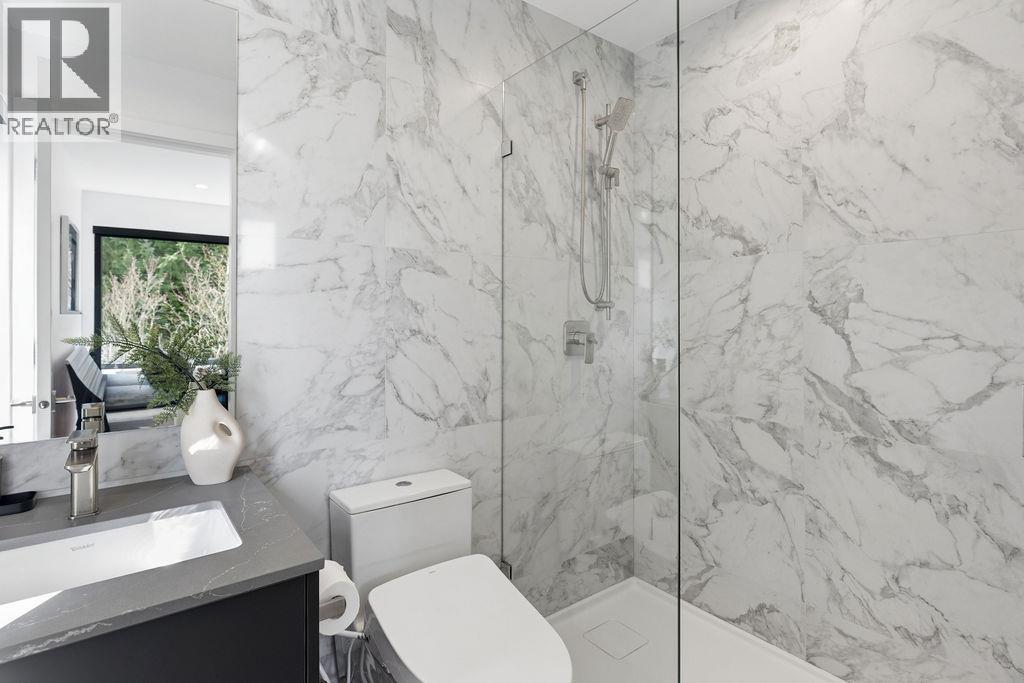 1200 BEDFORD COURT, North Vancouver