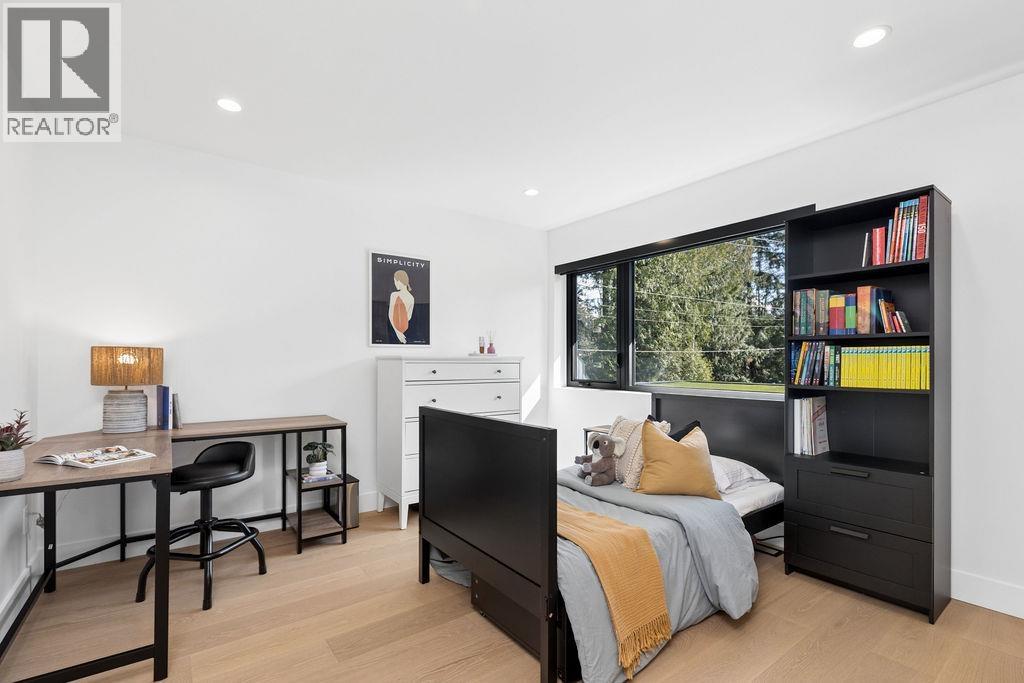 1200 BEDFORD COURT, North Vancouver