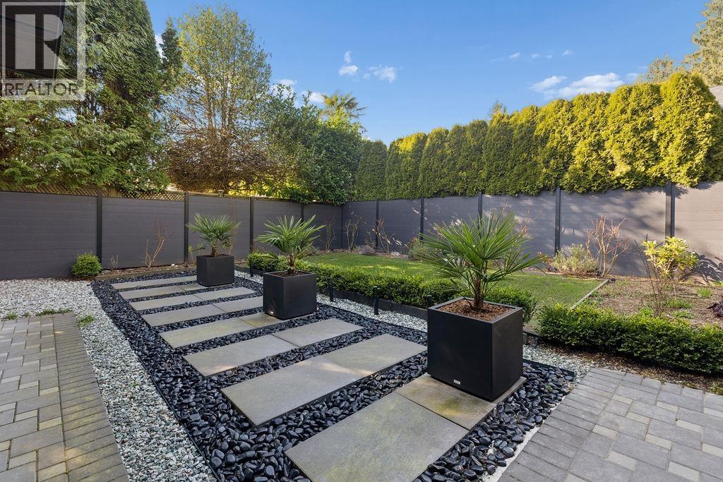 1200 BEDFORD COURT, North Vancouver