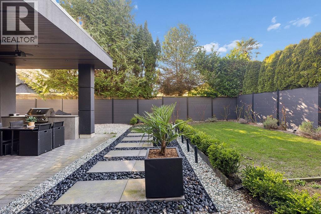 1200 BEDFORD COURT, North Vancouver