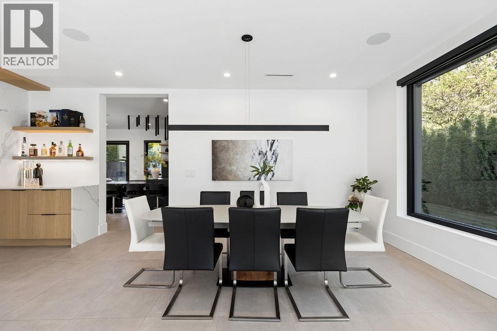 1200 BEDFORD COURT, North Vancouver