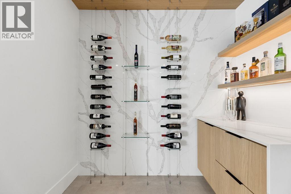 1200 BEDFORD COURT, North Vancouver