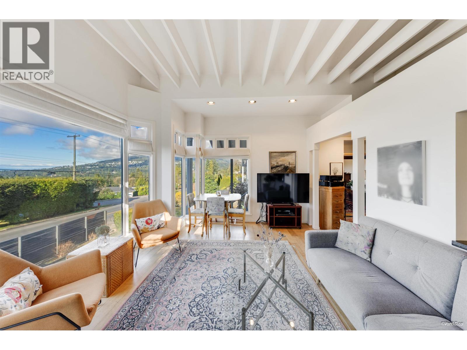 670 MONTROYAL BOULEVARD, North Vancouver
