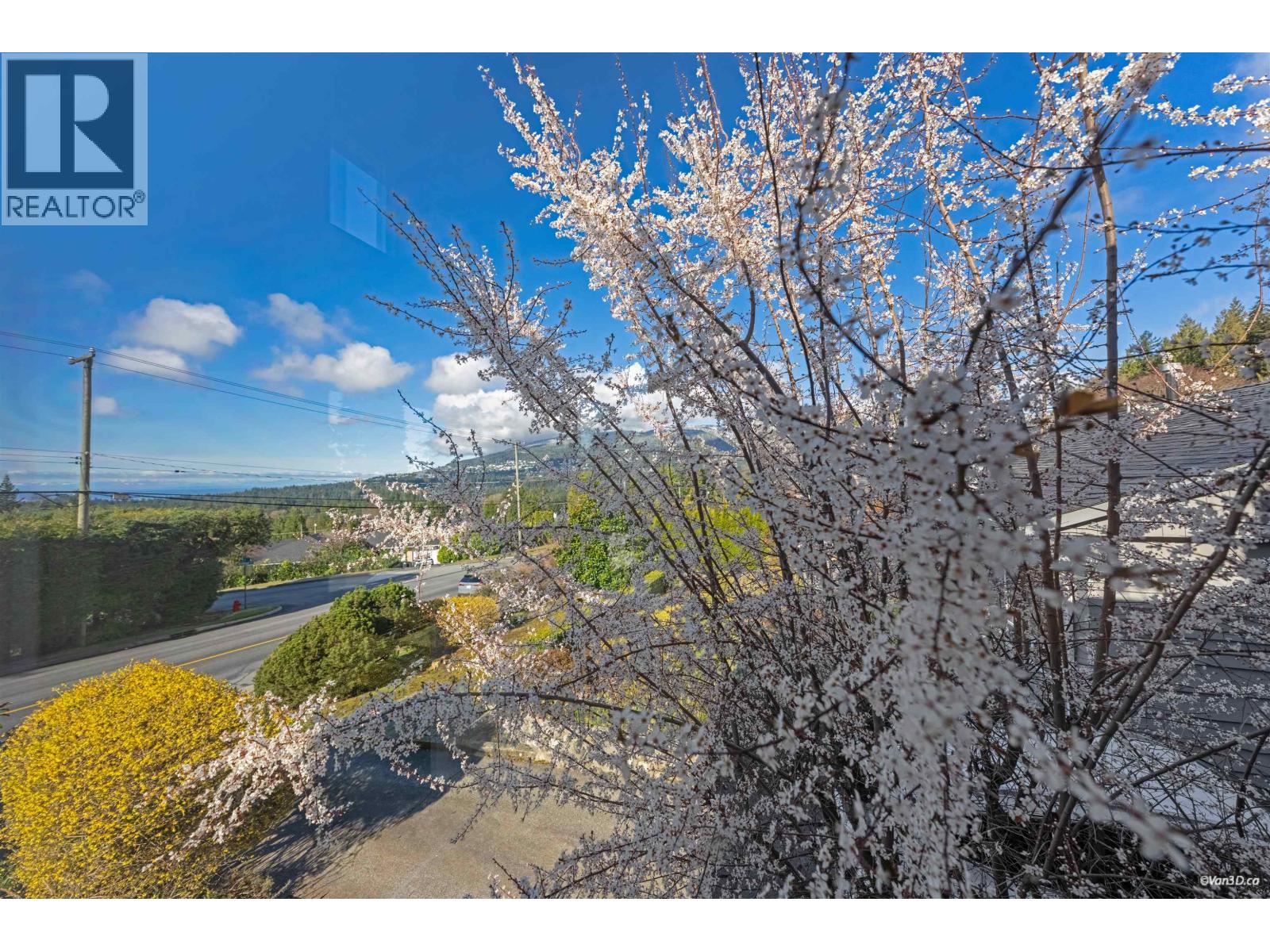 670 MONTROYAL BOULEVARD, North Vancouver