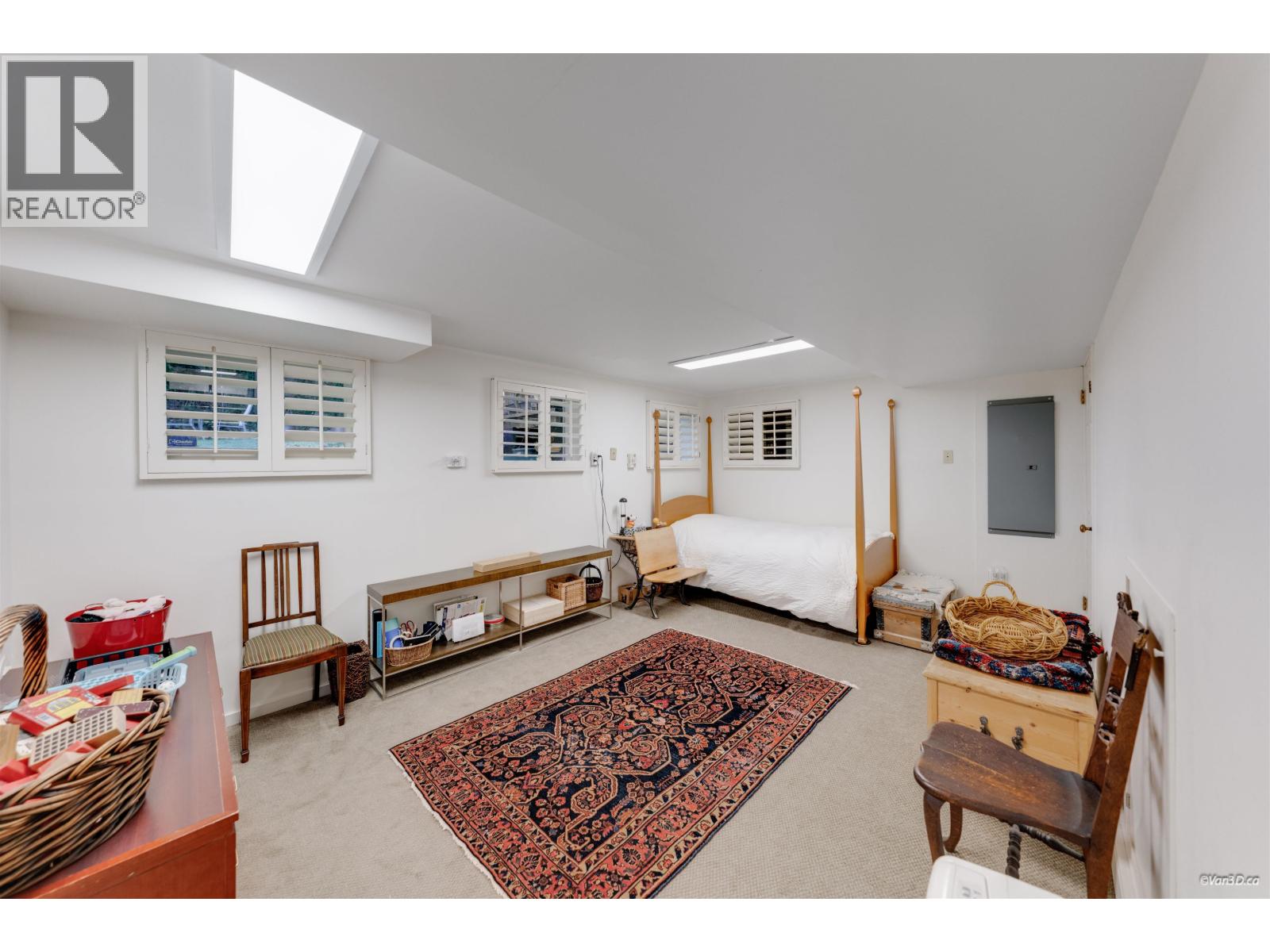 670 MONTROYAL BOULEVARD, North Vancouver