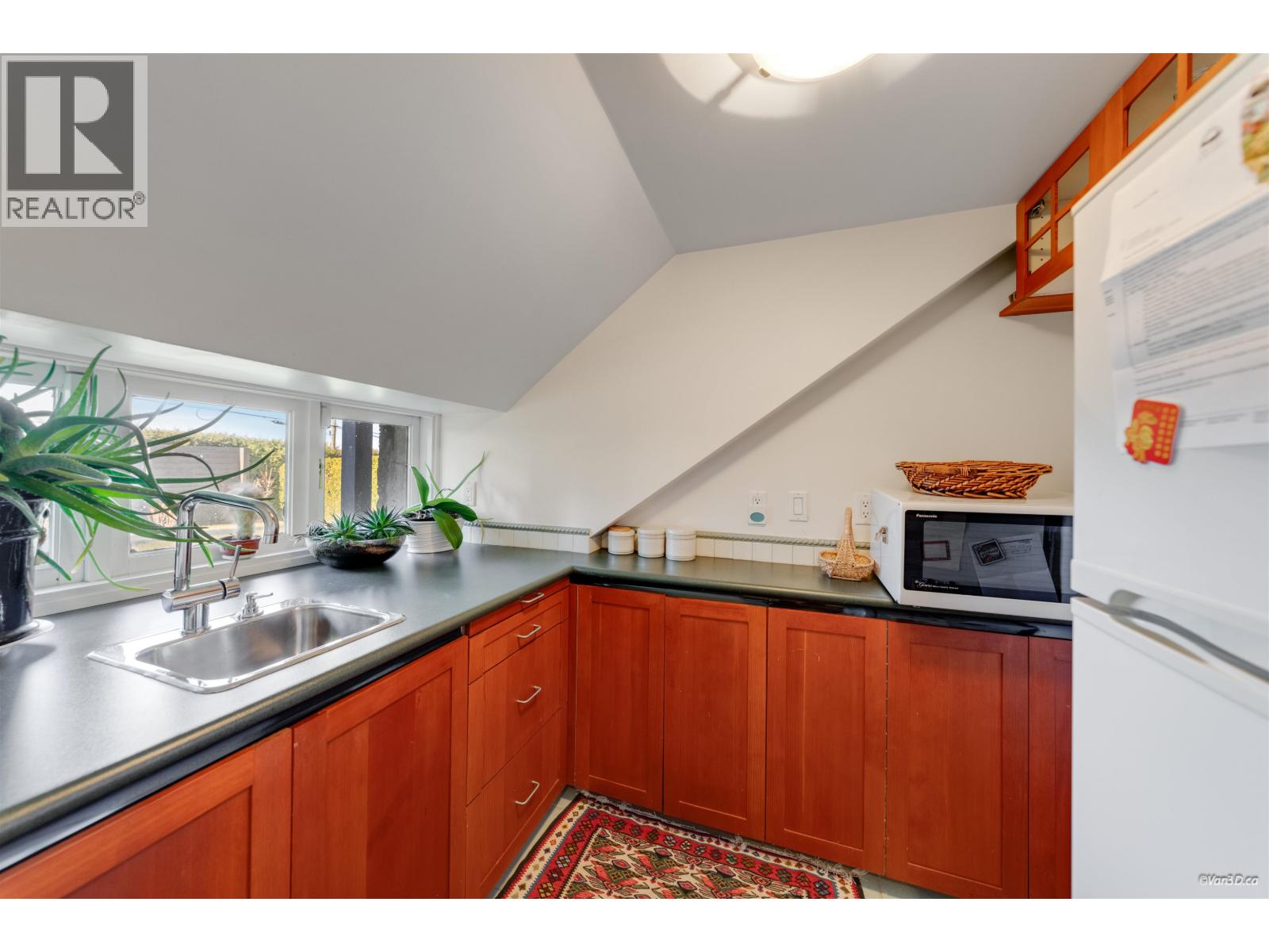 670 MONTROYAL BOULEVARD, North Vancouver