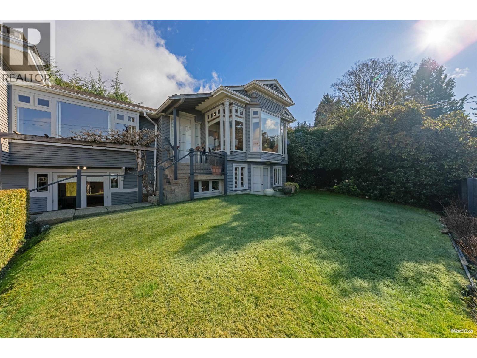 670 MONTROYAL BOULEVARD, North Vancouver