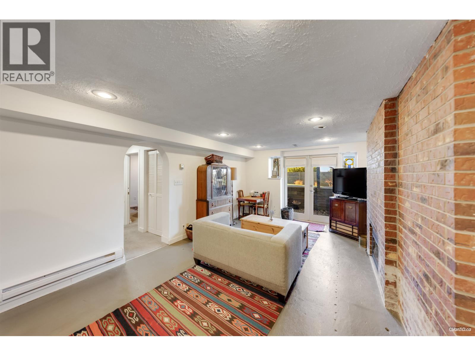 670 MONTROYAL BOULEVARD, North Vancouver