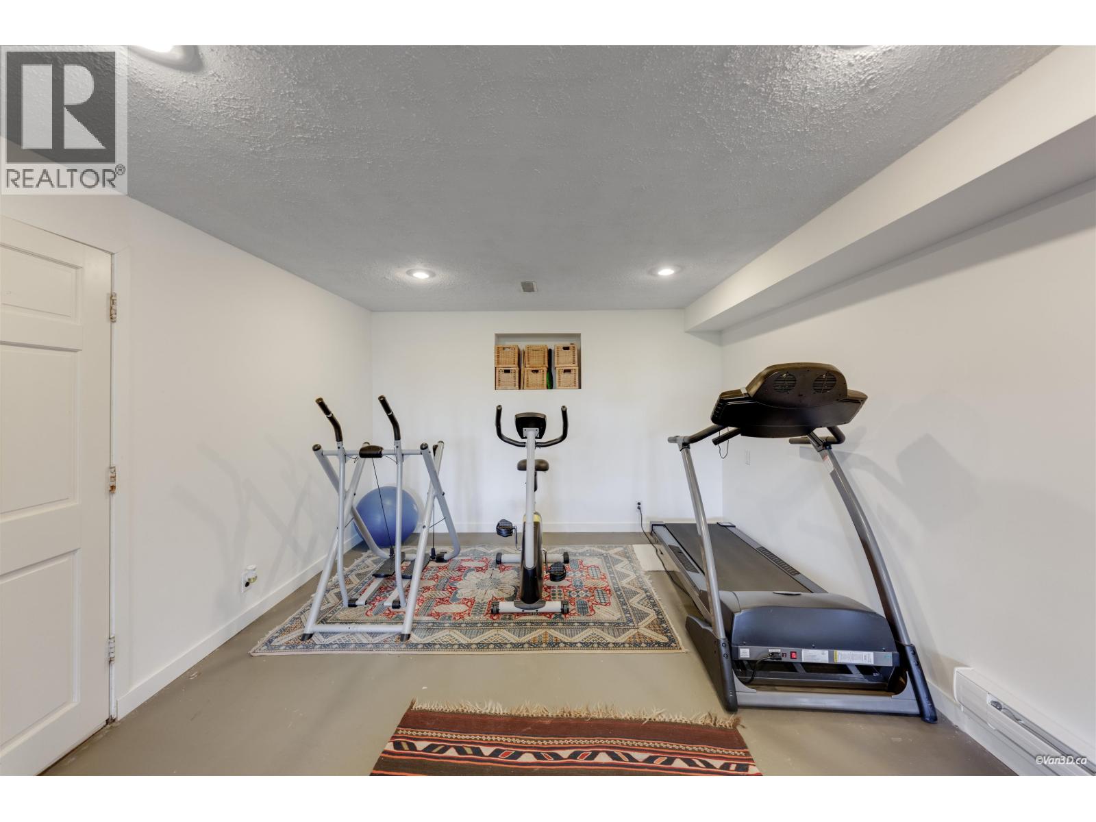 670 MONTROYAL BOULEVARD, North Vancouver