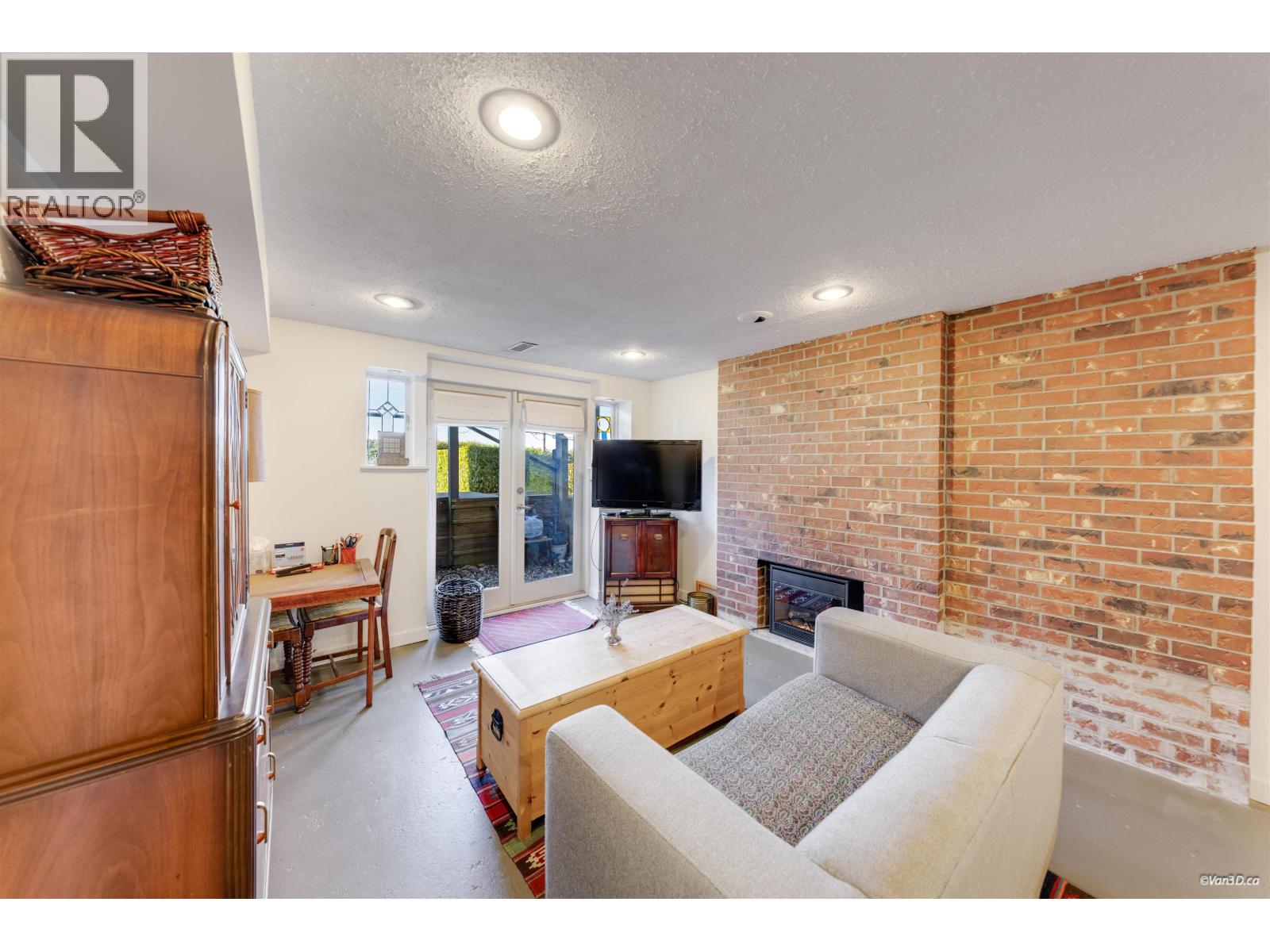 670 MONTROYAL BOULEVARD, North Vancouver