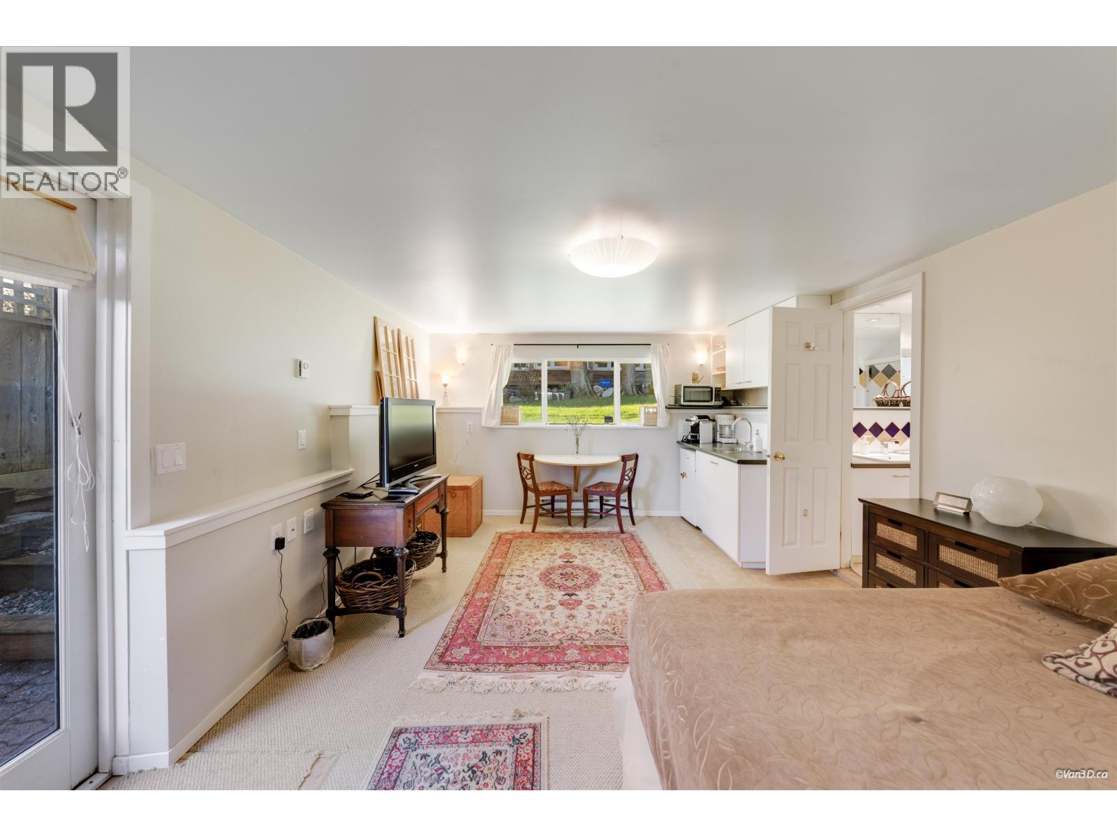670 MONTROYAL BOULEVARD, North Vancouver
