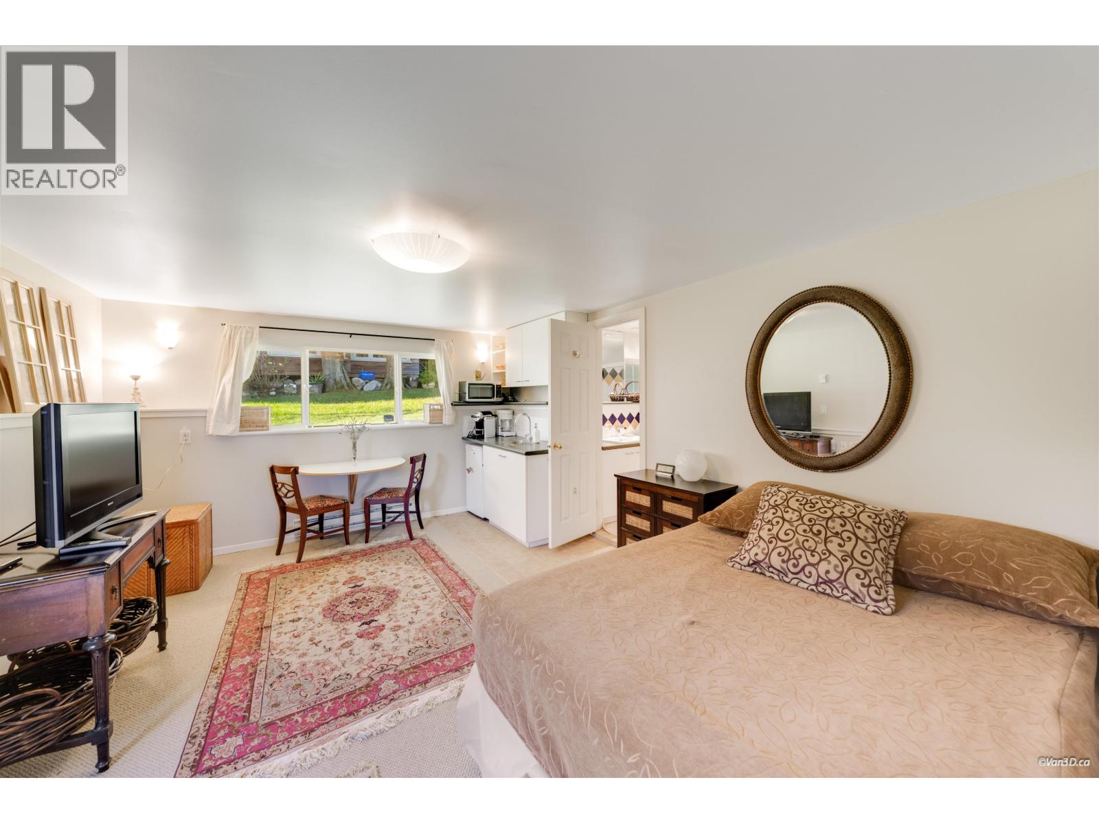 670 MONTROYAL BOULEVARD, North Vancouver