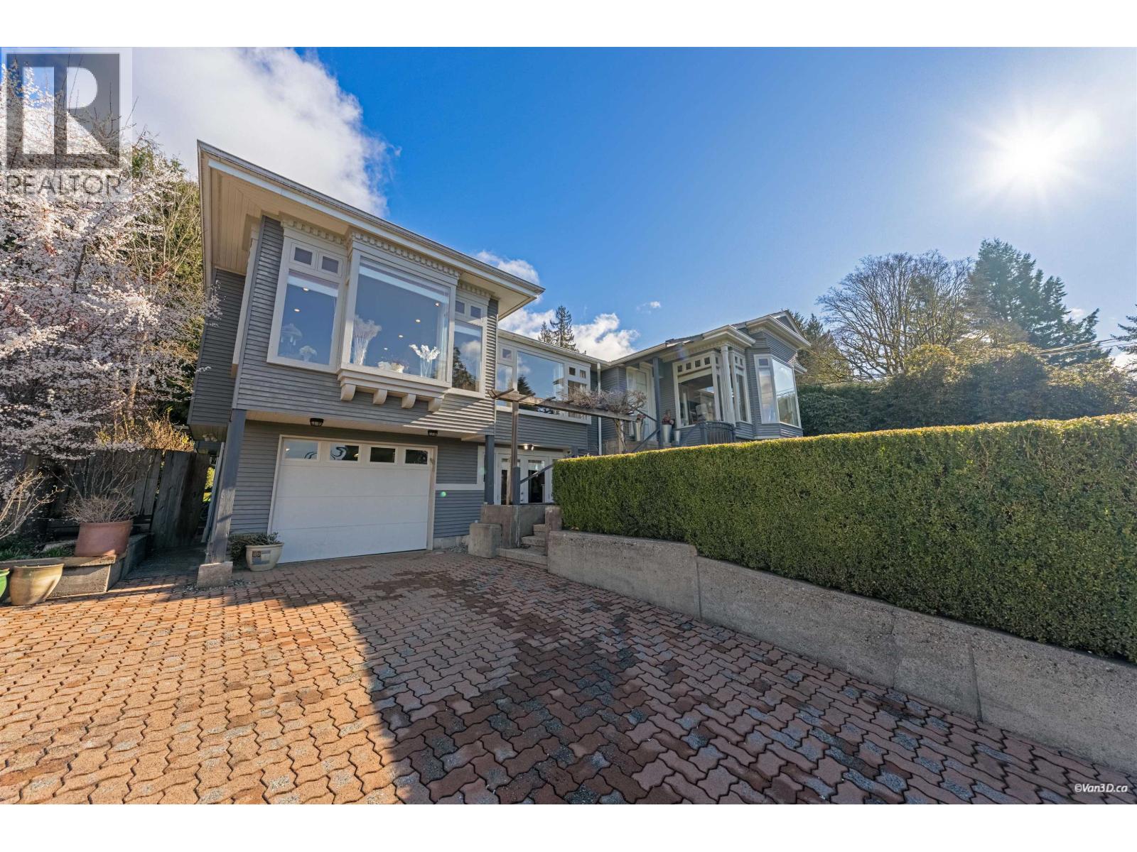 670 MONTROYAL BOULEVARD, North Vancouver