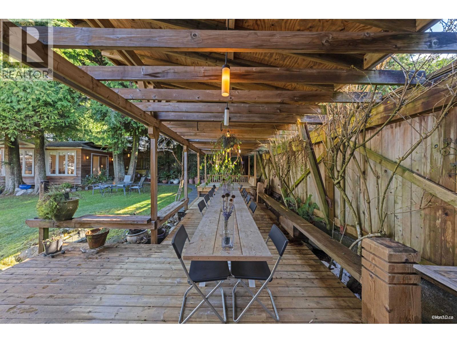 670 MONTROYAL BOULEVARD, North Vancouver