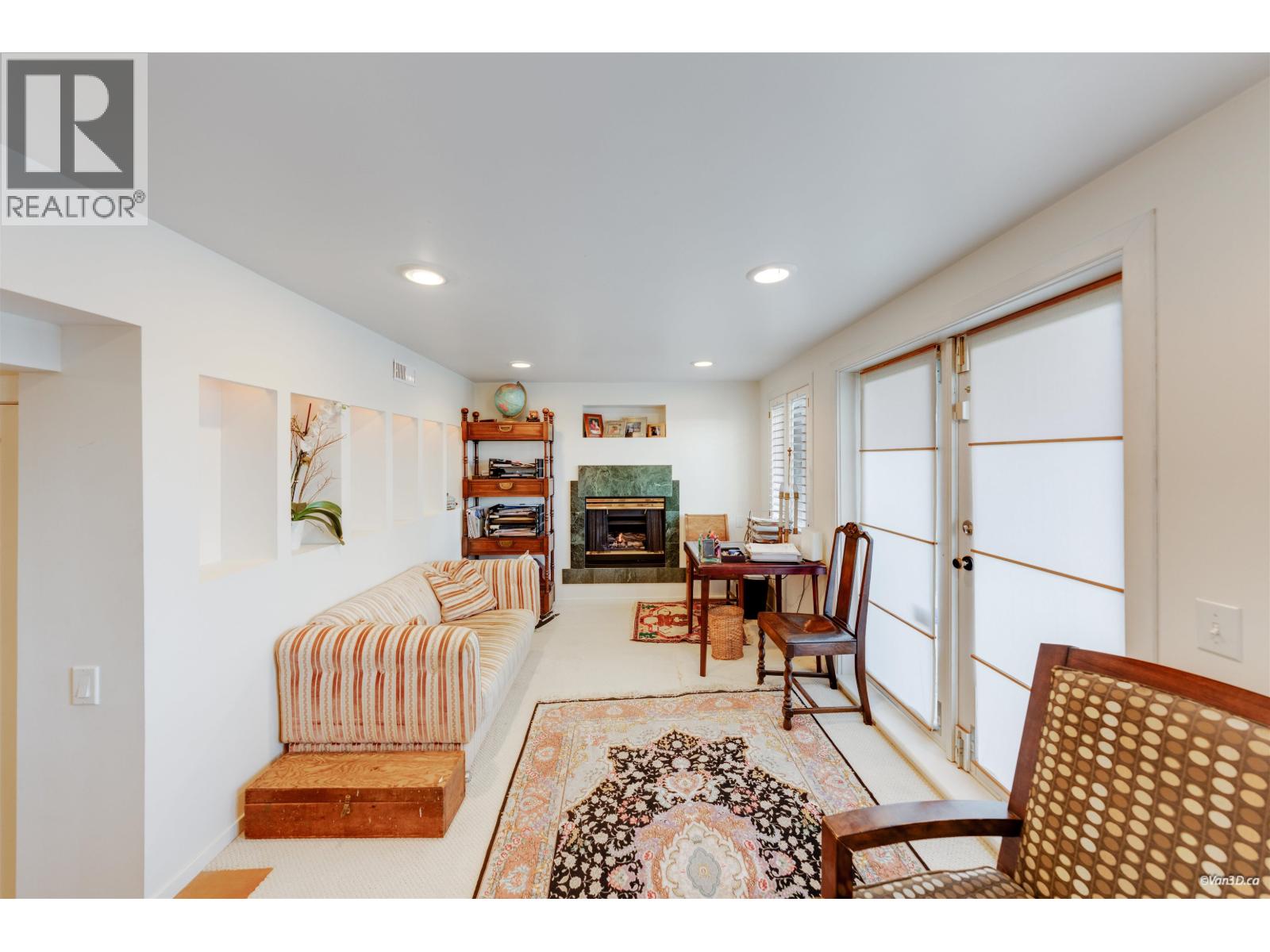 670 MONTROYAL BOULEVARD, North Vancouver