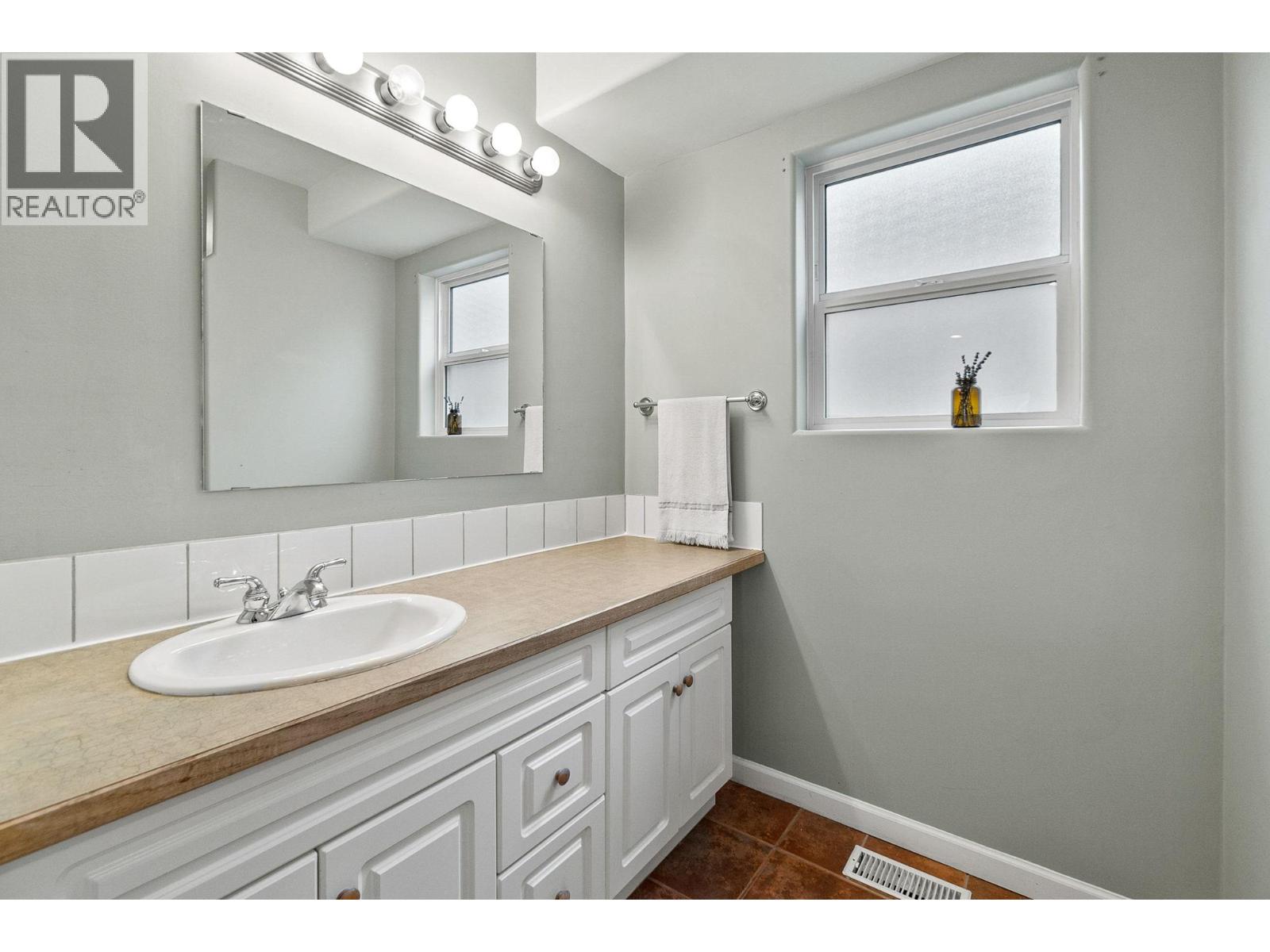  712 Creekside Road, Penticton