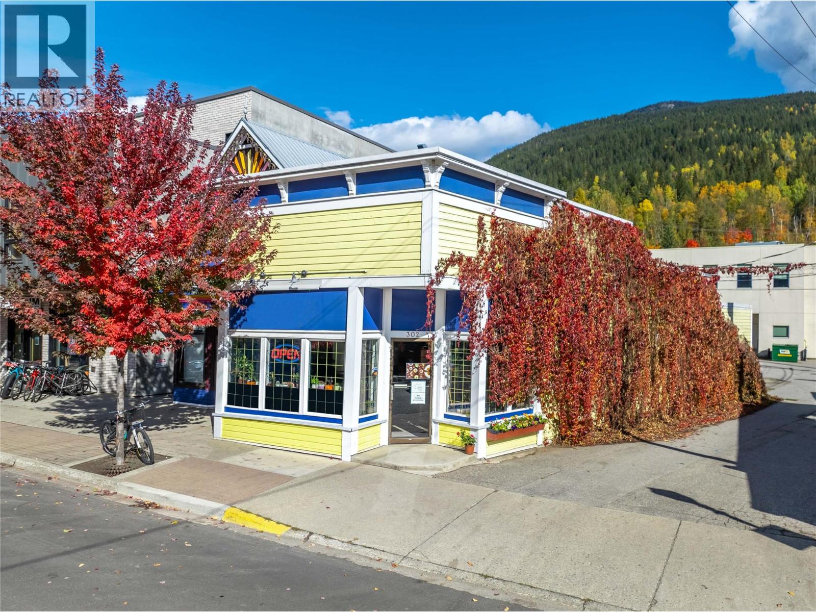 304 FIRST STREET W - 31