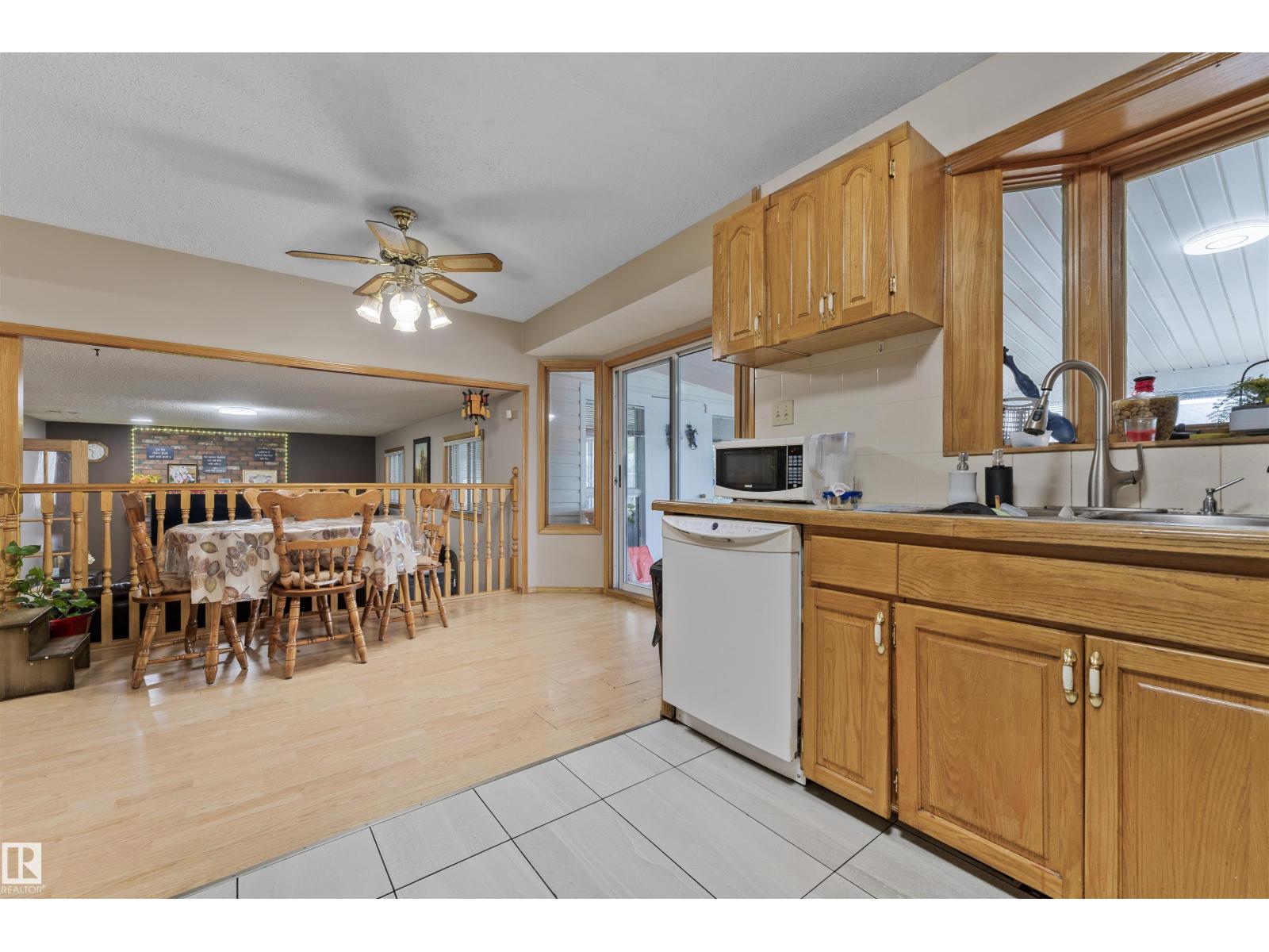 4231 32 AV NW, Edmonton