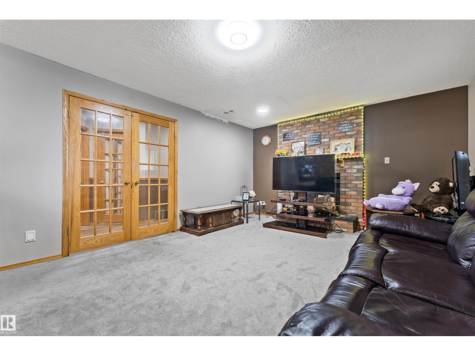 4231 32 AV NW, Edmonton