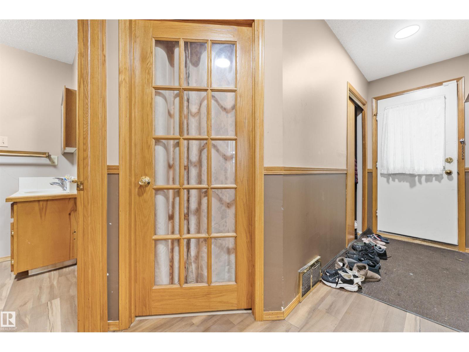 4231 32 AV NW, Edmonton