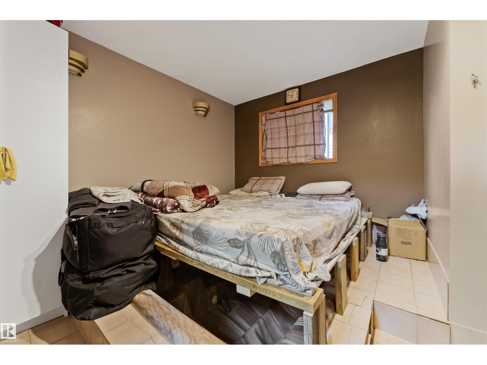 4231 32 AV NW, Edmonton