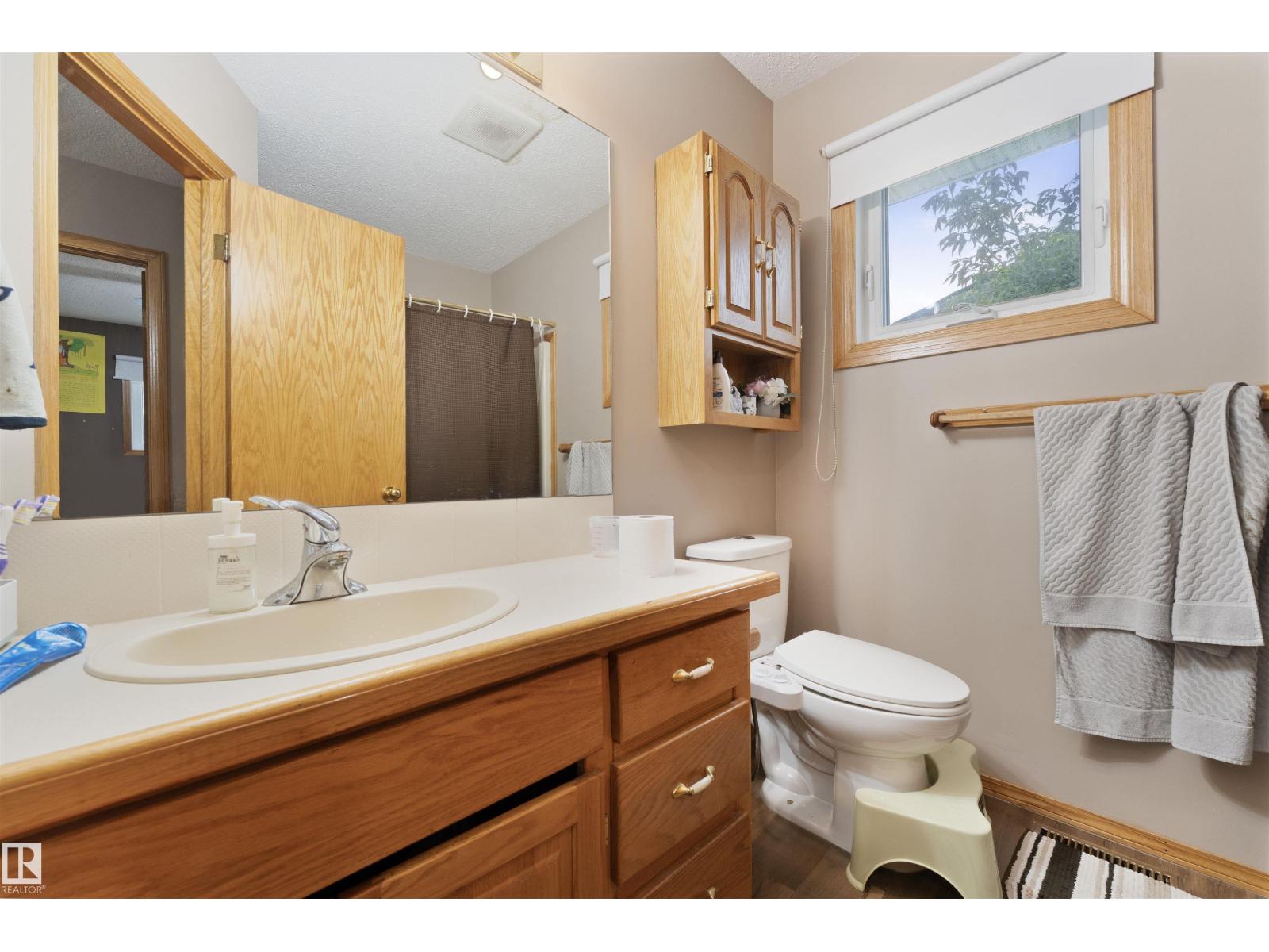 4231 32 AV NW, Edmonton