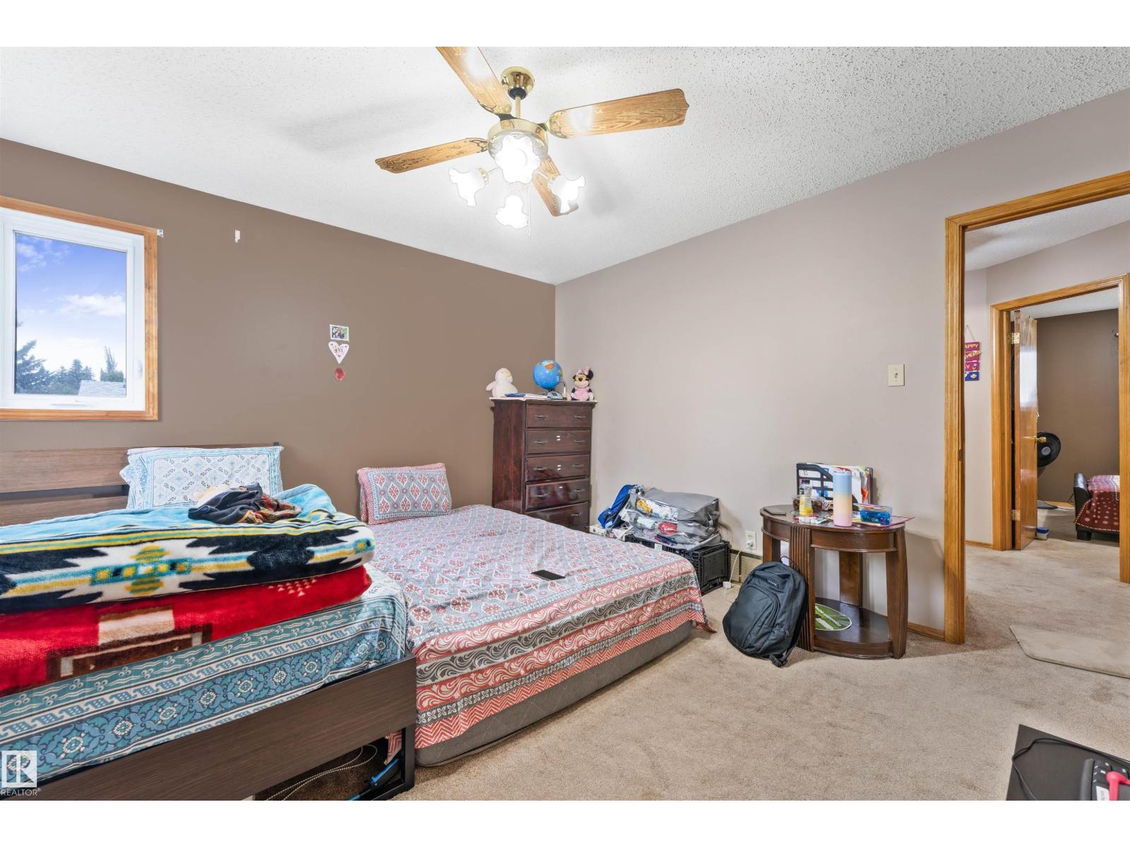 4231 32 AV NW, Edmonton