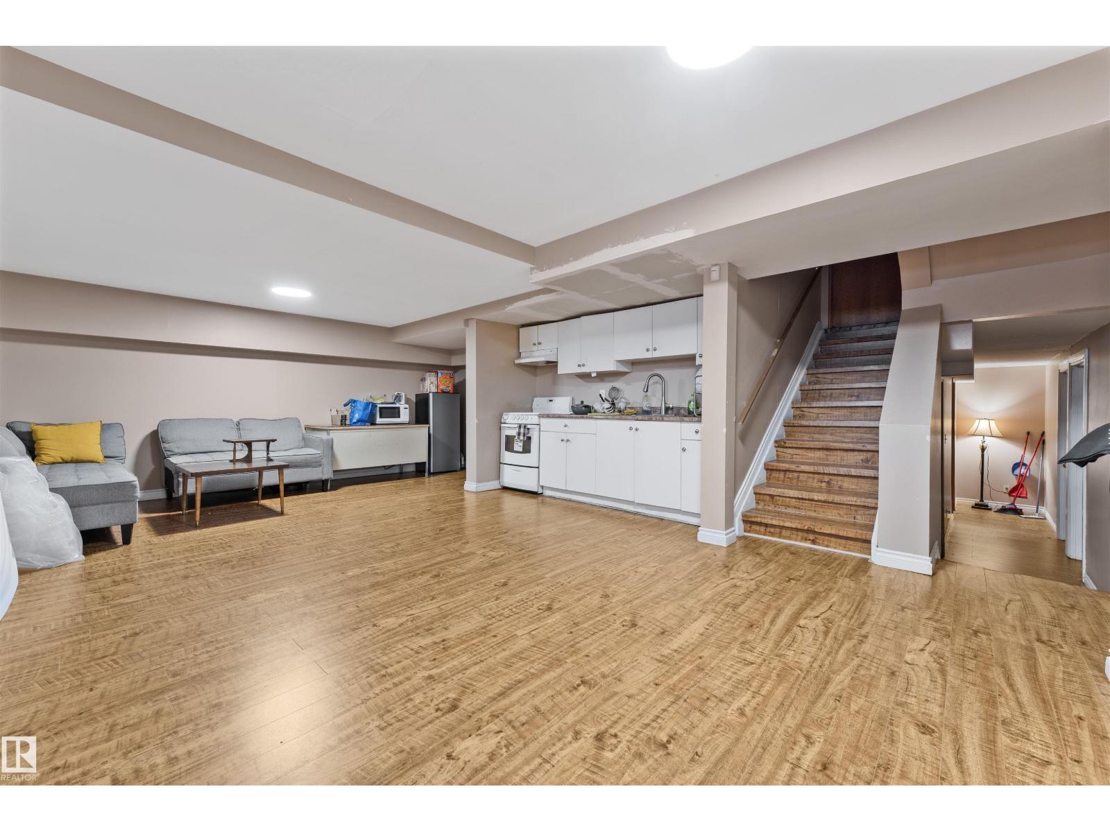 4231 32 AV NW, Edmonton