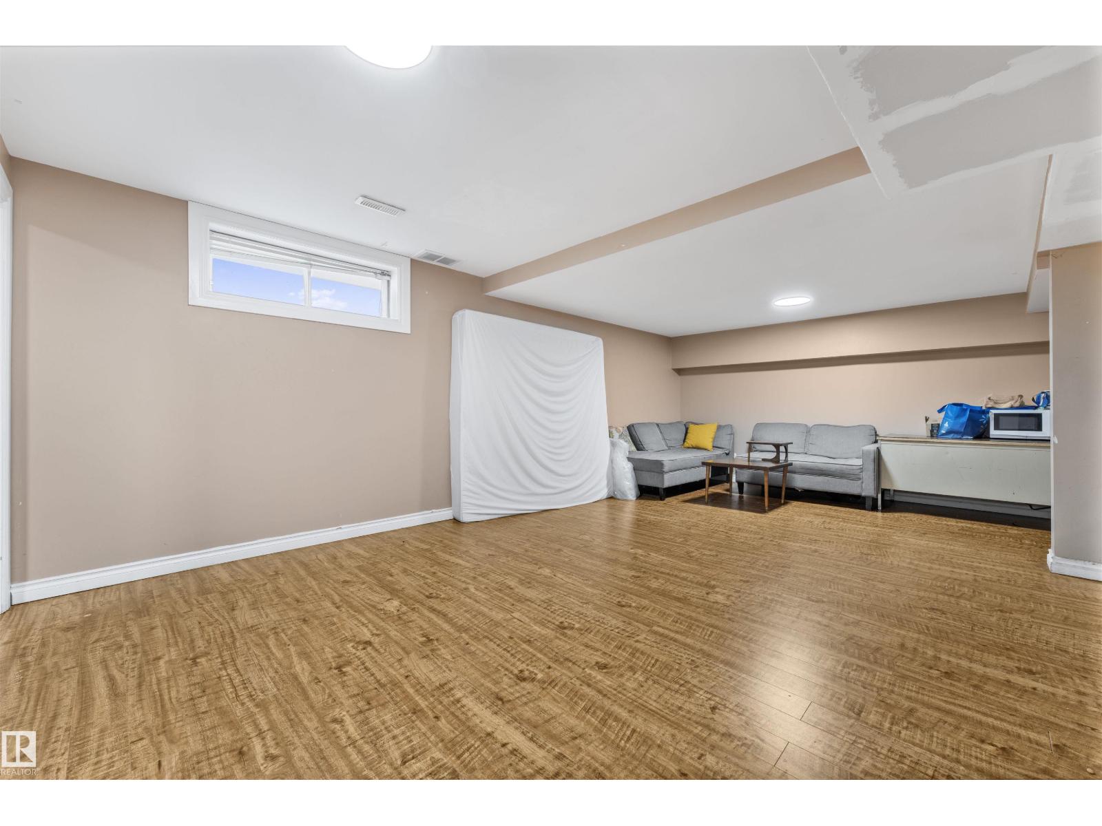 4231 32 AV NW, Edmonton