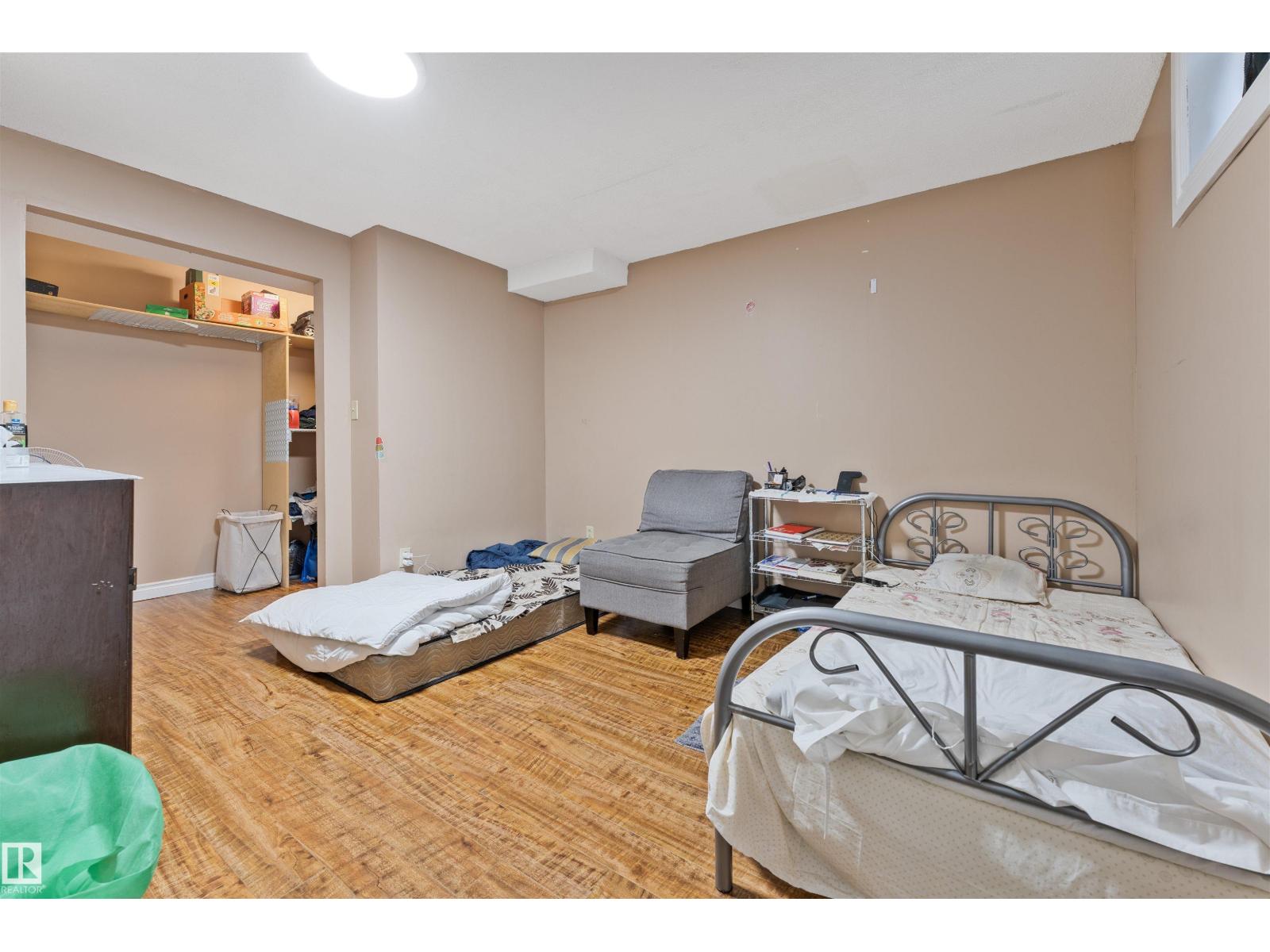 4231 32 AV NW, Edmonton