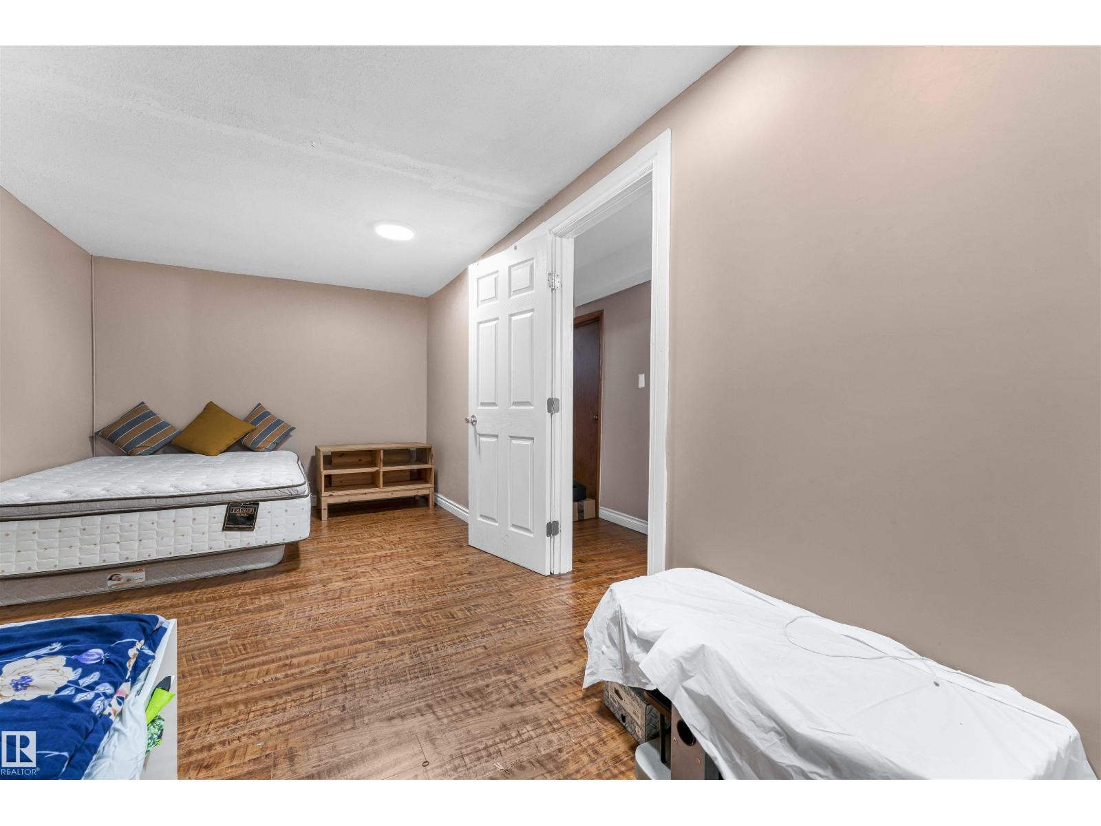 4231 32 AV NW, Edmonton