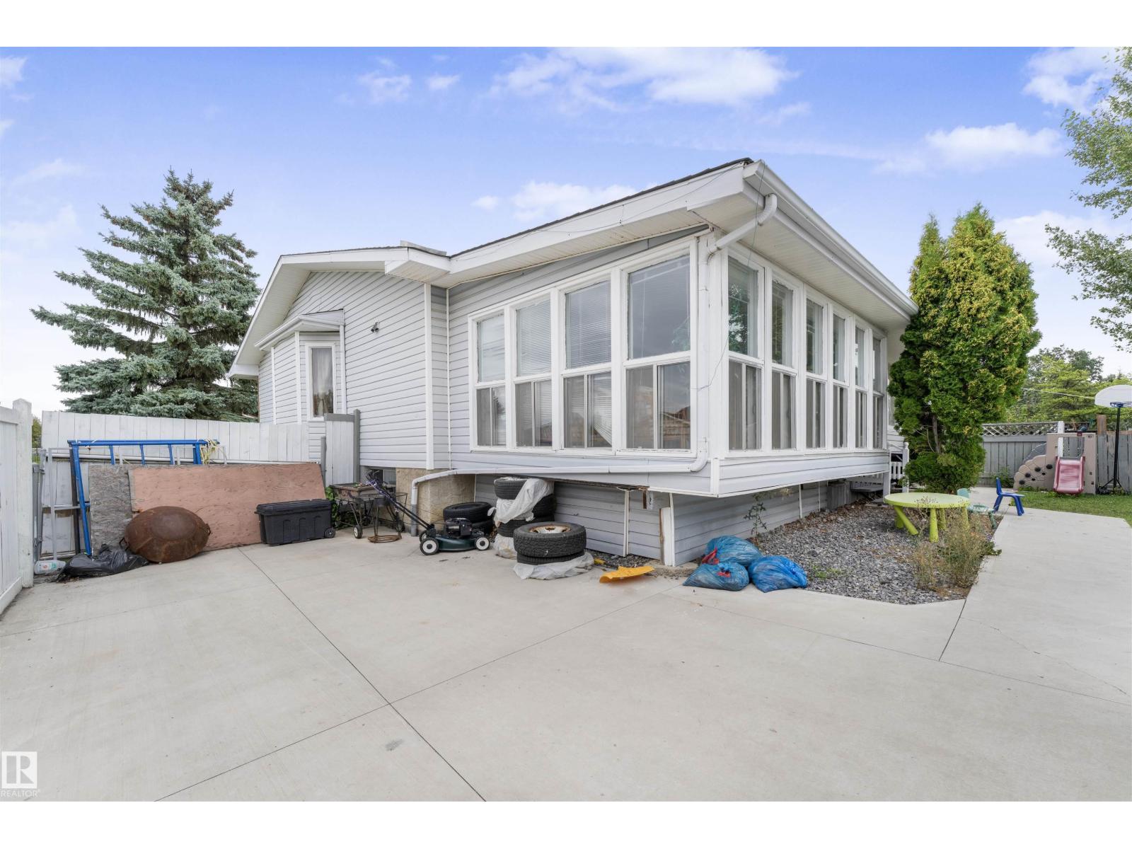 4231 32 AV NW, Edmonton