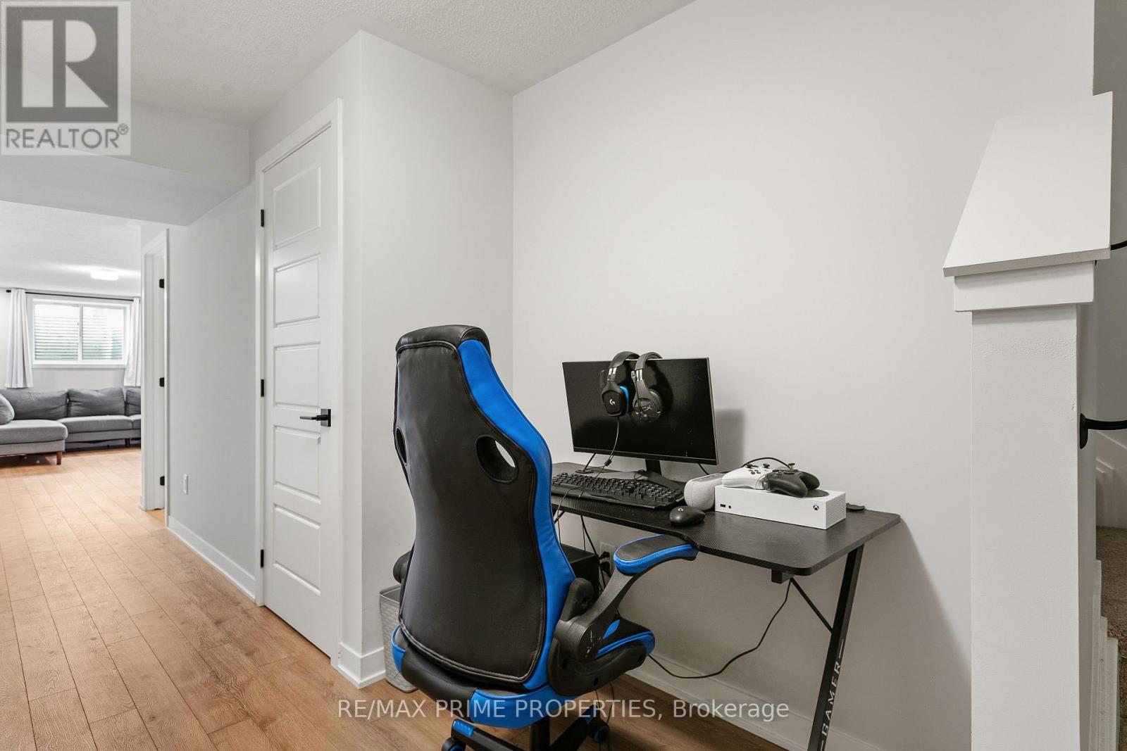 222 DOUGLAS HARDIE STREET — photo 36