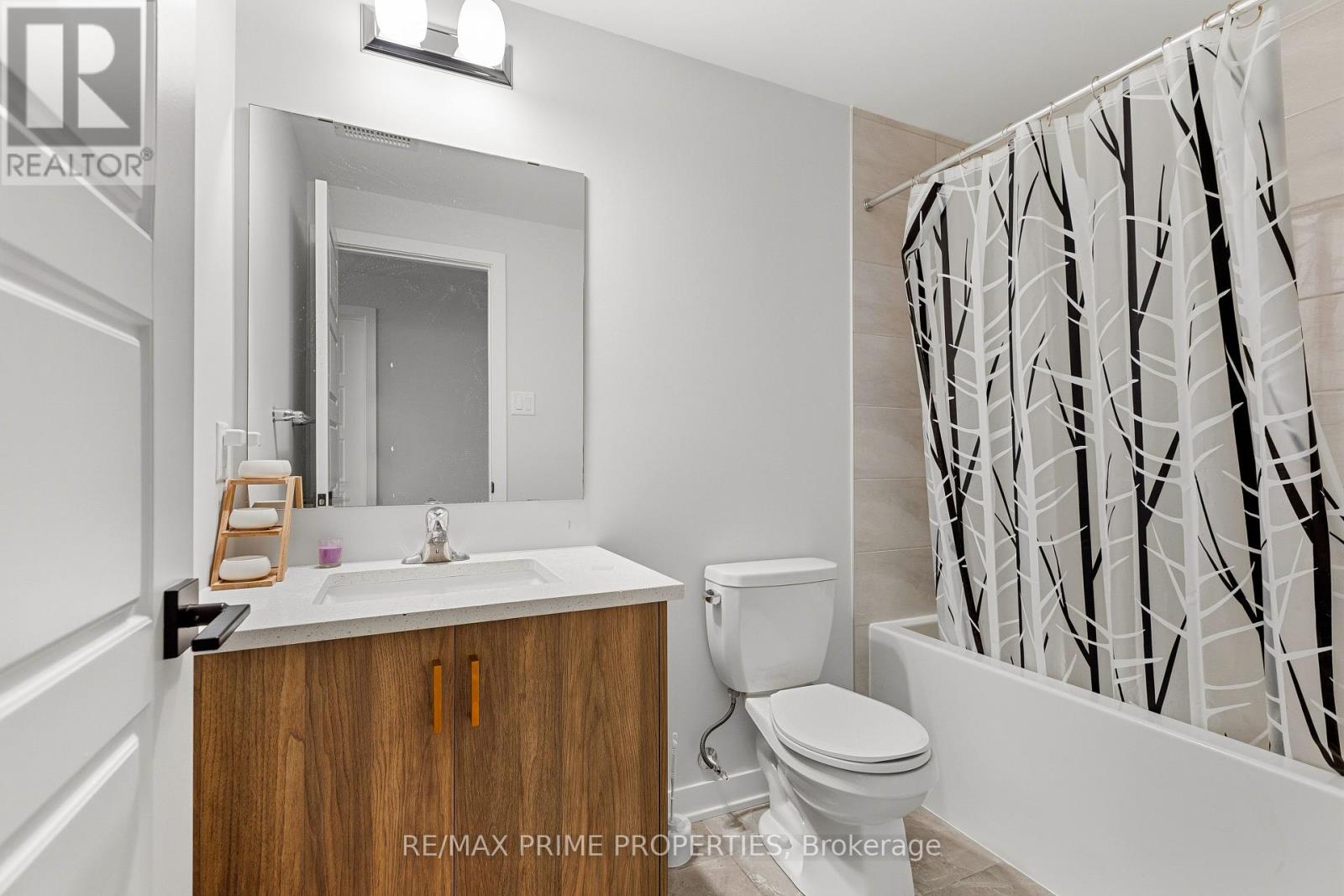 222 DOUGLAS HARDIE STREET — photo 41