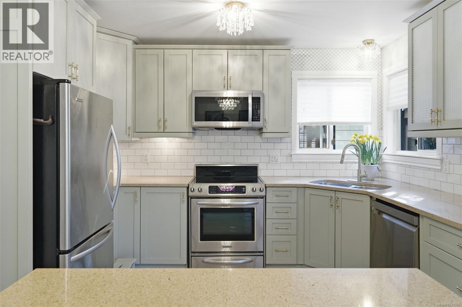 3874 Grange Rd, Saanich