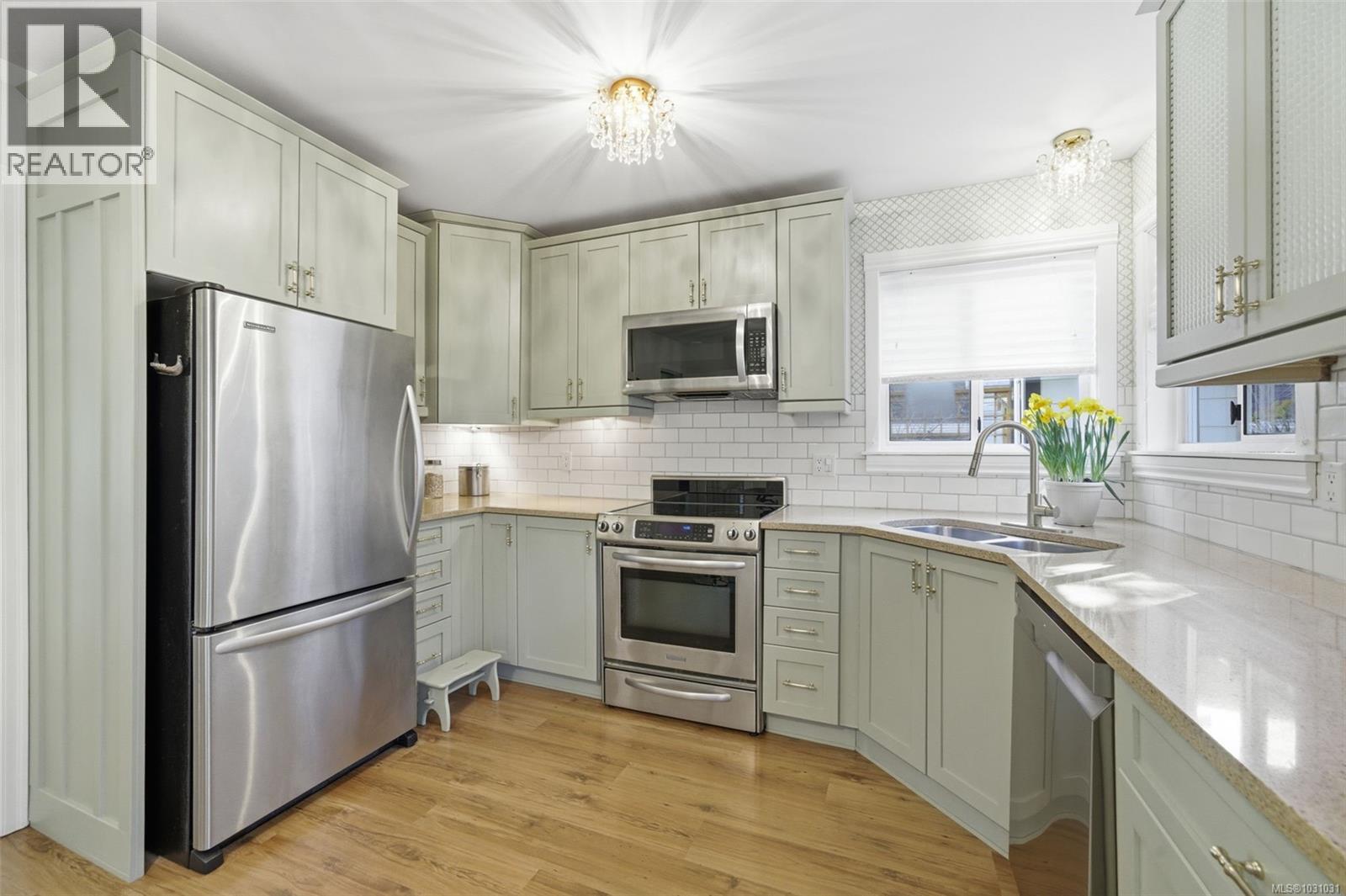 3874 Grange Rd, Saanich