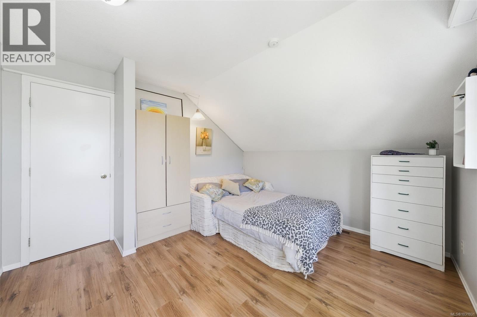 3874 Grange Rd, Saanich