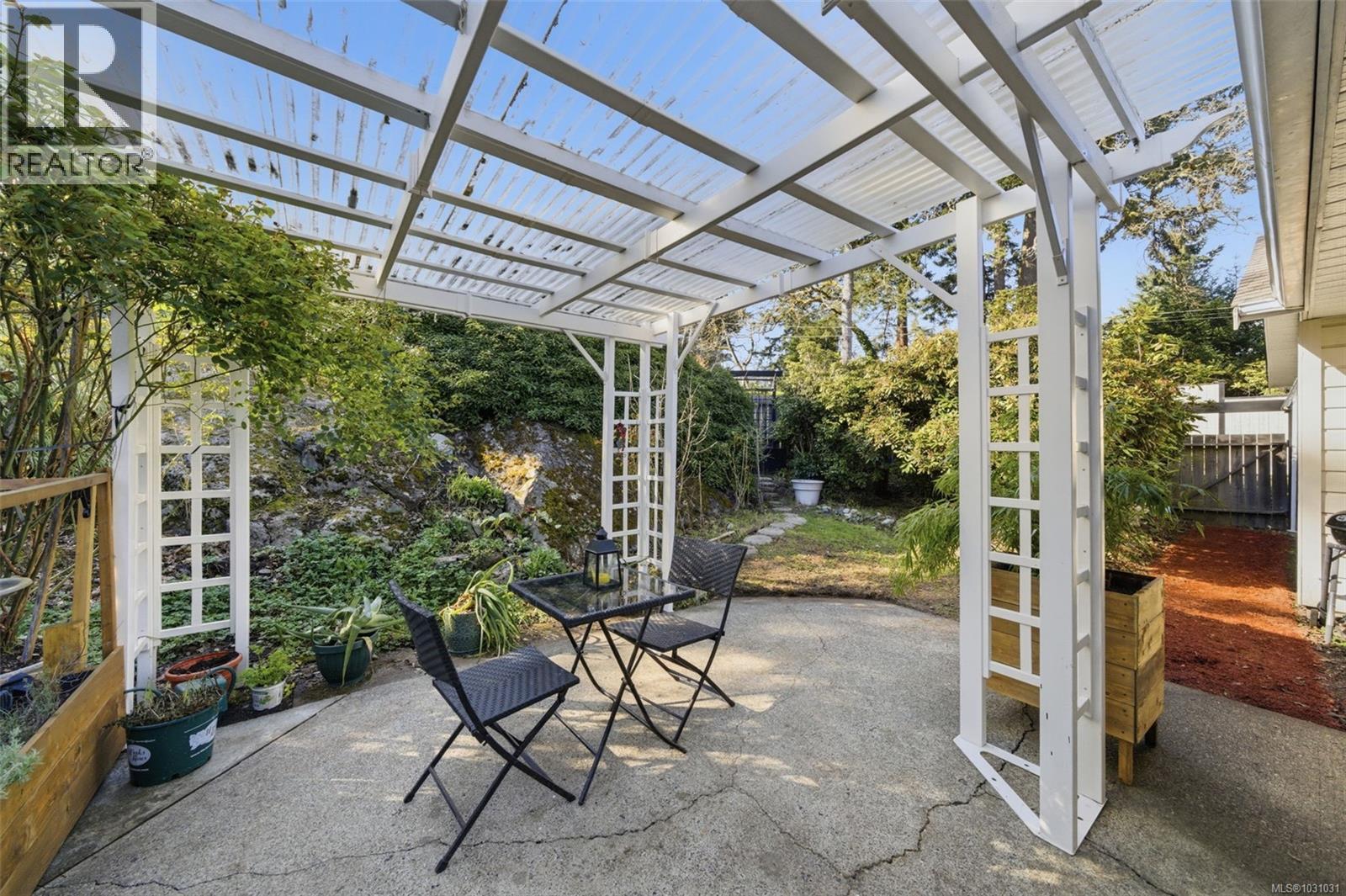 3874 Grange Rd, Saanich