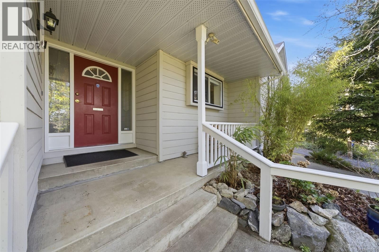 3874 Grange Rd, Saanich