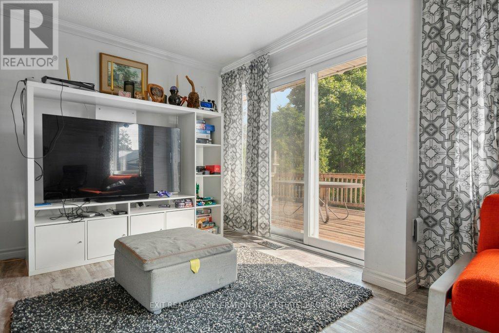 400 DUNDAS STREET W - 12