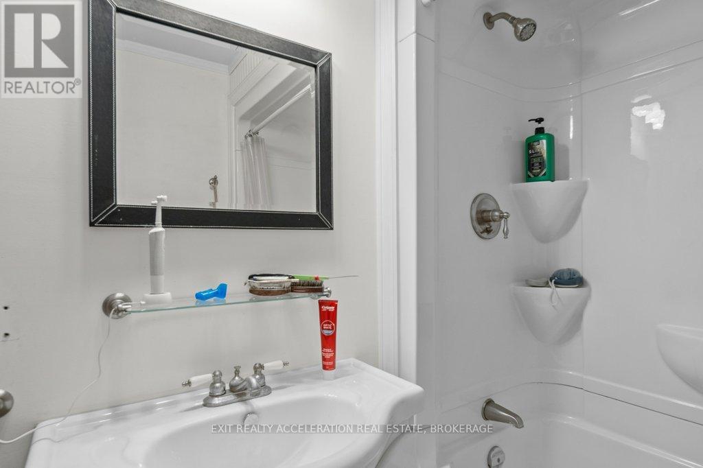 400 DUNDAS STREET W - 15