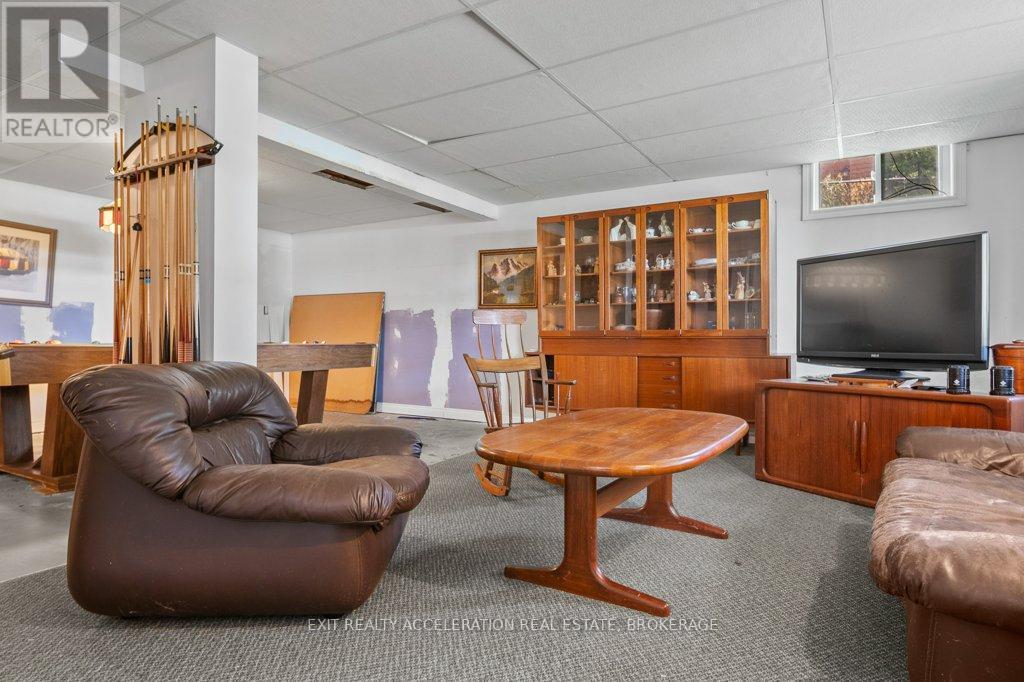 400 DUNDAS STREET W - 18