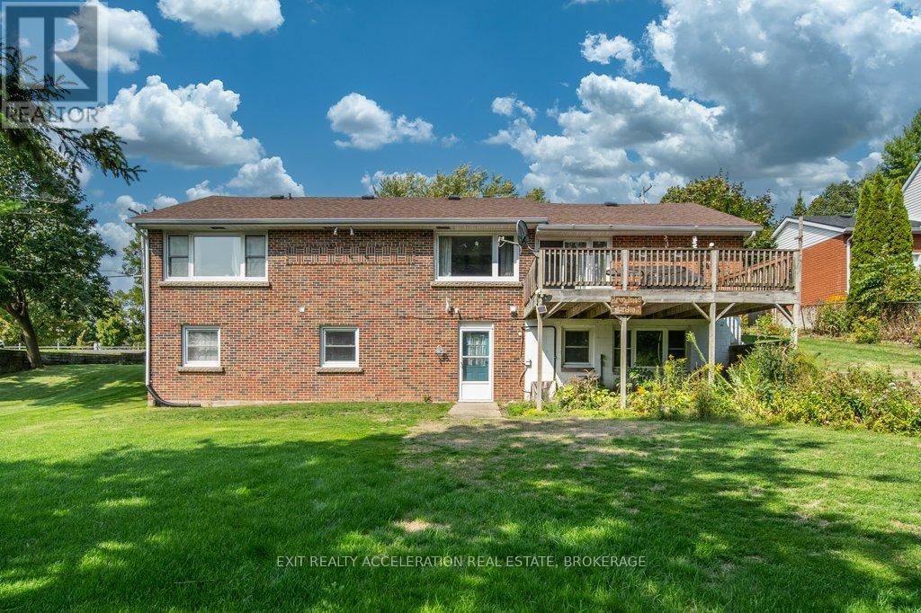 400 DUNDAS STREET W - 26